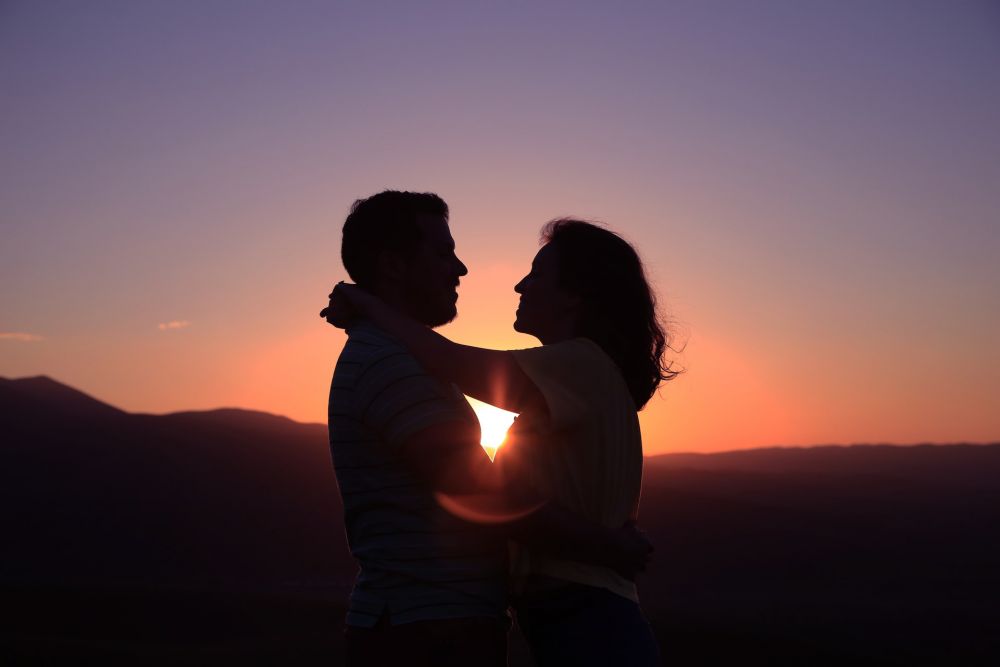 5 Bukti Kamu Memiliki Keraguan dalam Sebuah Hubungan, Ambil Tindakan!