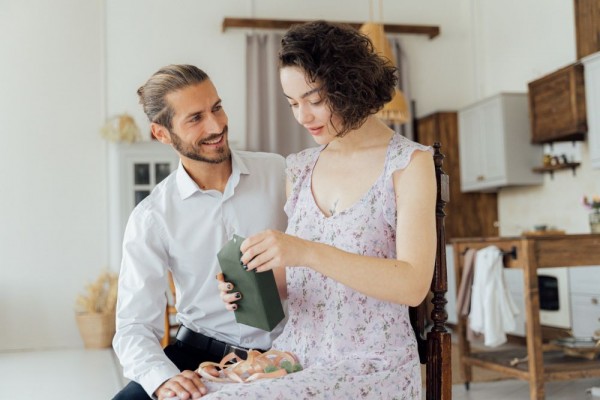 5 Tanda Love Bombing yang Perlu Kamu Waspadai saat PDKT, Hati-Hati!