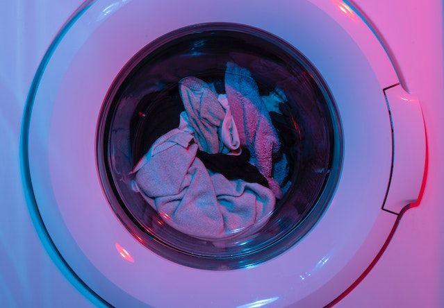 10 Cara Mencuci Pakaian Berwarna agar Tidak Pudar, Baju Awet! 