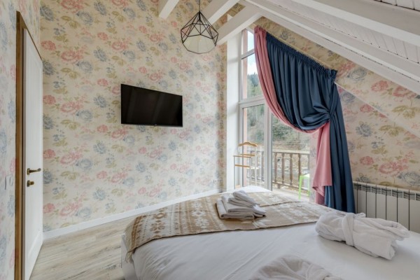 9 Rekomendasi Wallpaper Dinding, Cocok untuk Kamar Tidur Mungil