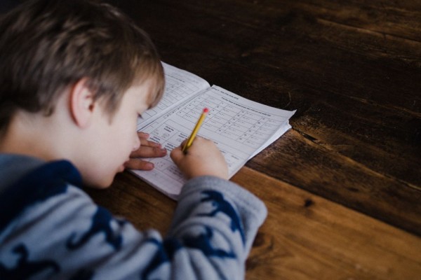 5 Tips Menghadapi Anak yang Malas Belajar, Berikan Motivasi Penuh!