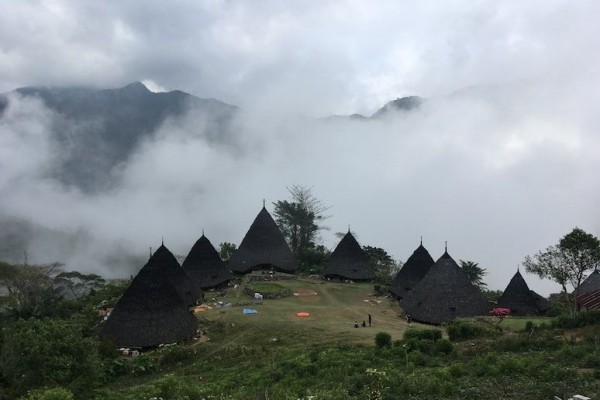 11 Potret Keindahan Desa Waerebo, Desa Indah di Atas Awan
