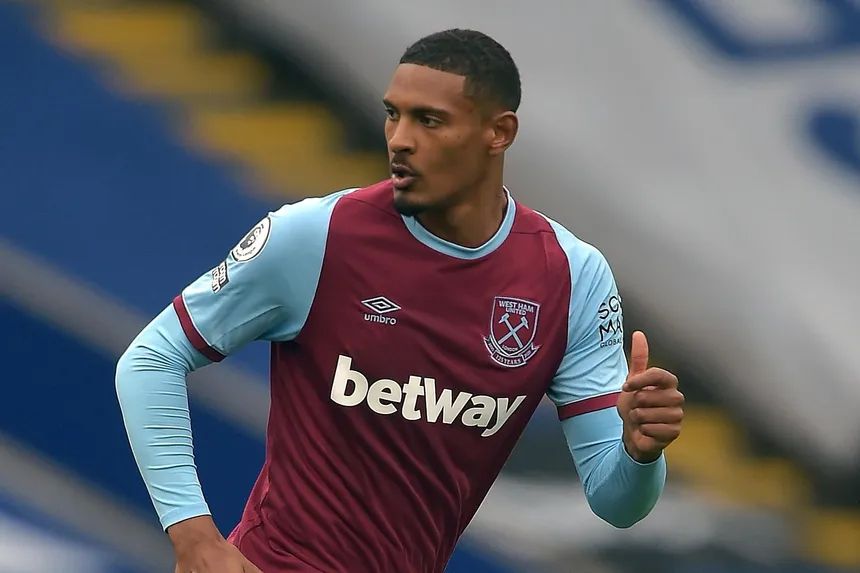 5 Striker yang Gagal Bersinar di West Ham United, Seret Gol!