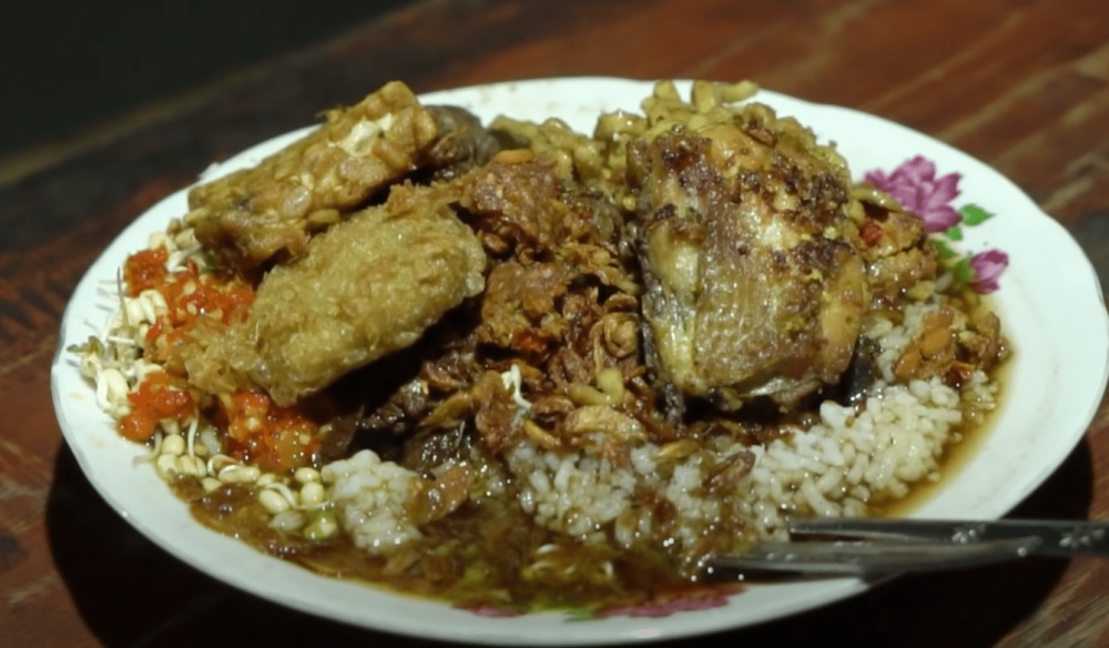 10 Tempat Makan Rawon di Malang, Kuahnya Juara! 
