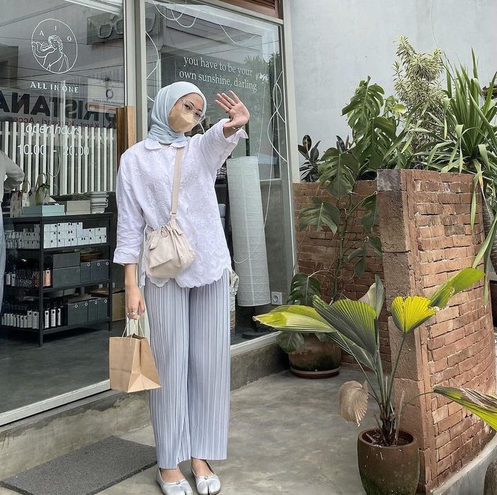 9 Inspirasi OOTD Smart Casual ala Natasya Sabiila, Trendy dan Stylish