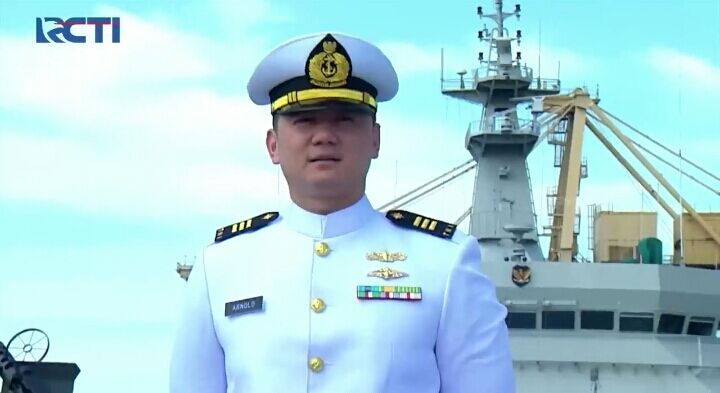9 Potret Chef Arnold Pakai Seragam Perwira TNI, Gagah Berwibawa!