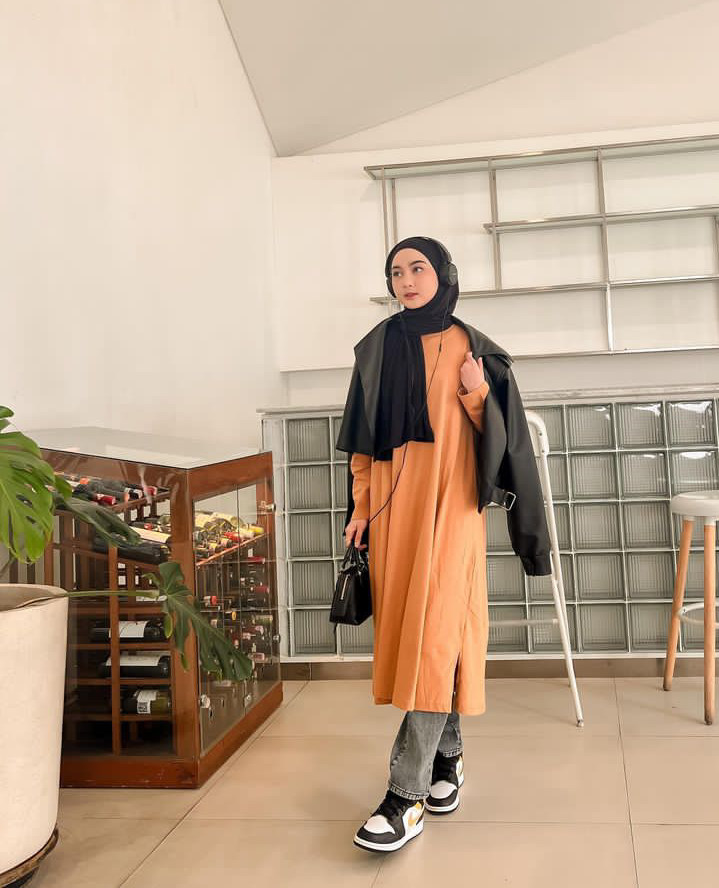 9 OOTD Hijab Kasual Ala Nabilah Luthfiah, Simpel dan Manis  