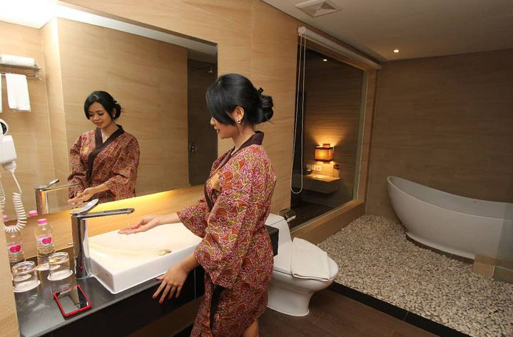 7 Hotel dengan Bathtub di Jogja, Staycation Makin Syahdu