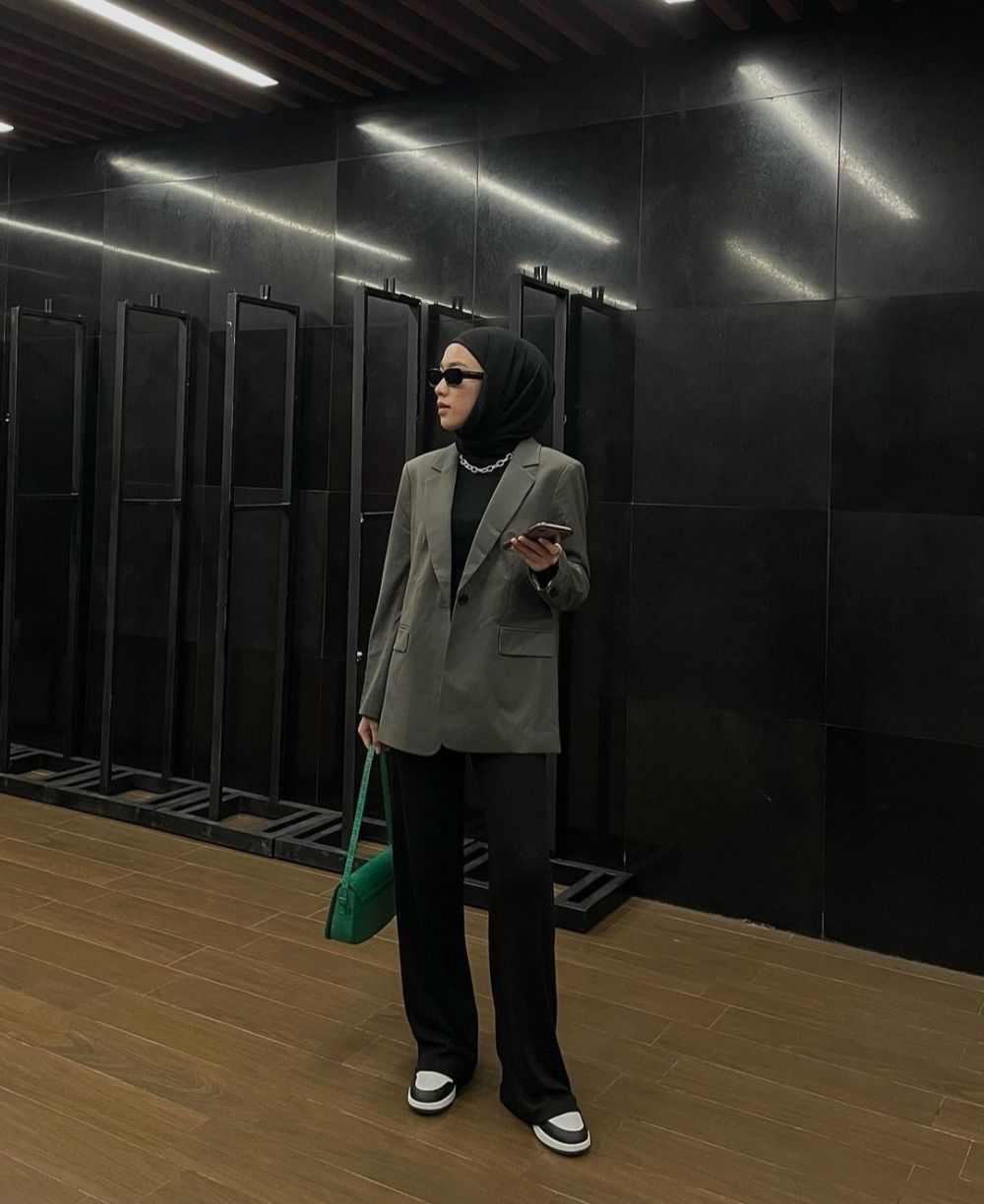 10 OOTD Casual Hijab dengan Celana ala Afiqah Syifa