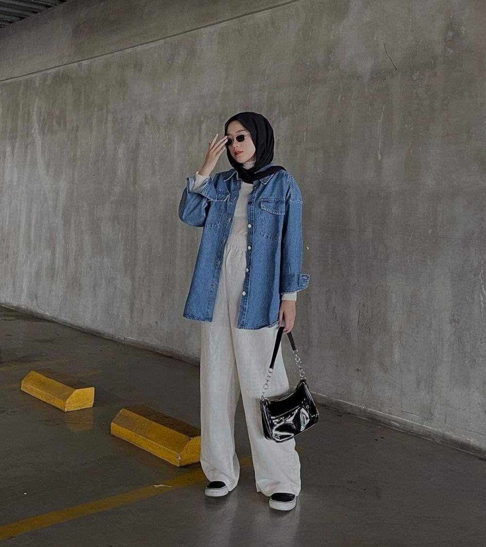 10 OOTD Casual Hijab dengan Celana ala Afiqah Syifa