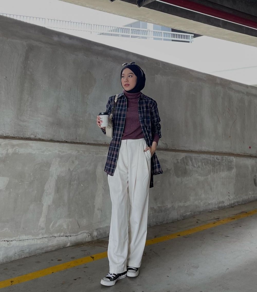 10 OOTD Casual Hijab dengan Celana ala Afiqah Syifa