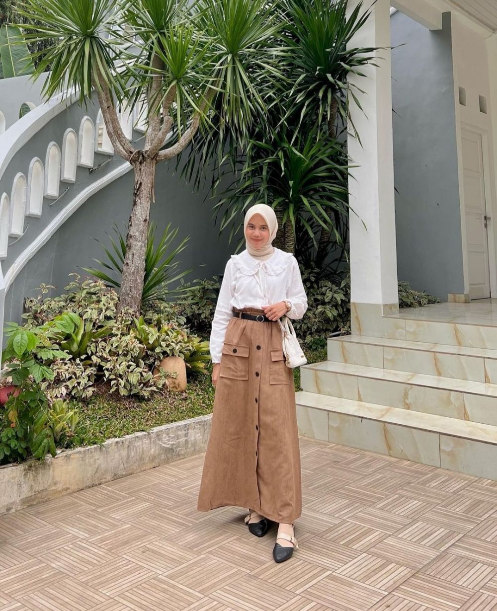 9 OOTD Hijab Look Nuansa Cokelat yang Estetik ala Hilda Maulida