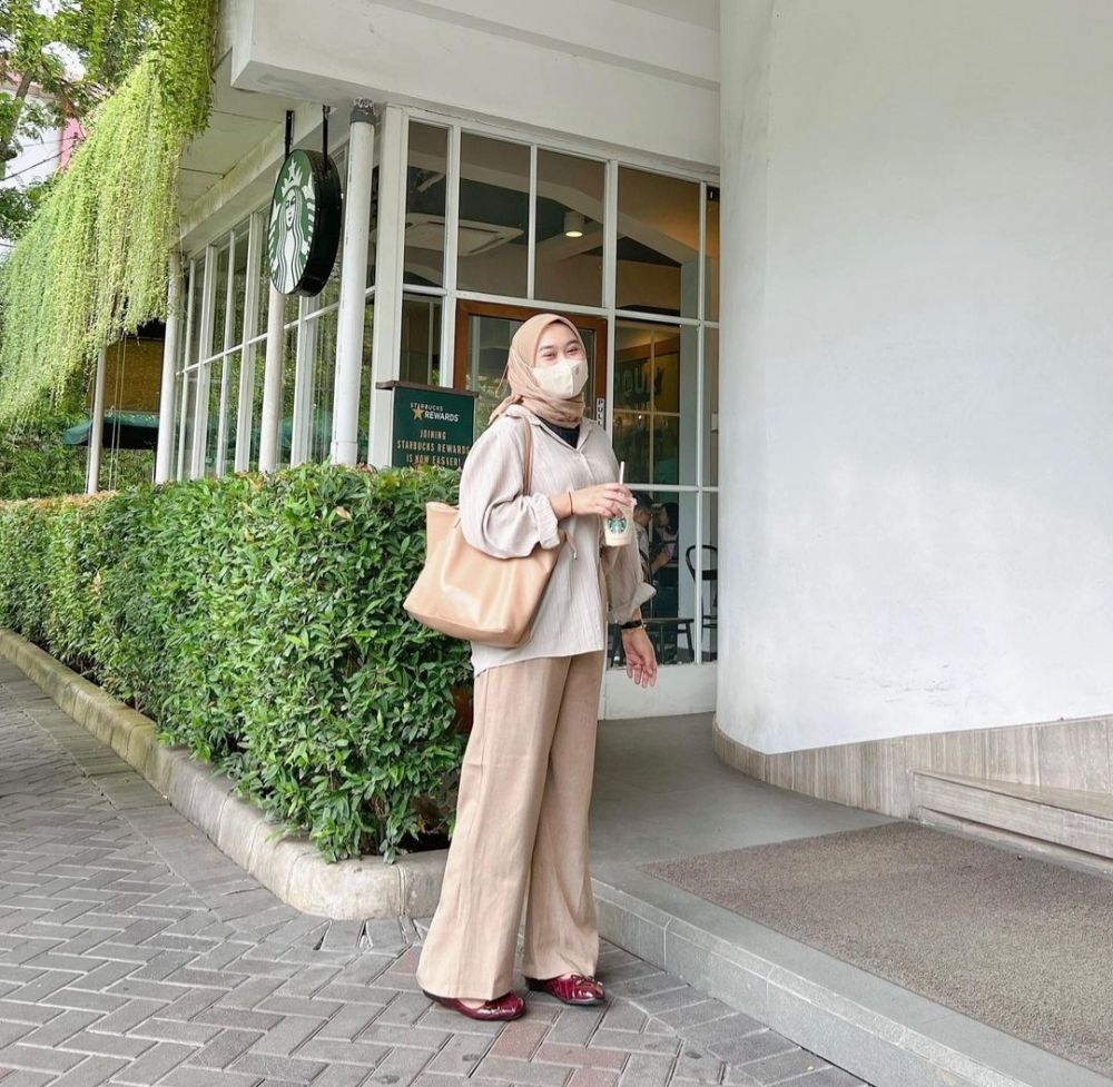 10 Pilihan Outfit Bernuansa Earth Tone ala Adzara Afifah, Estetik!