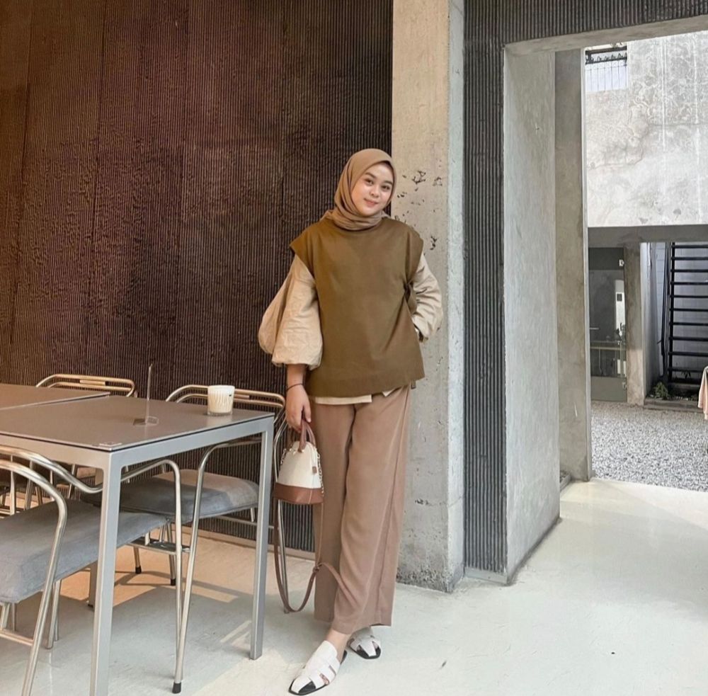 10 Pilihan Outfit Bernuansa Earth Tone ala Adzara Afifah, Estetik!