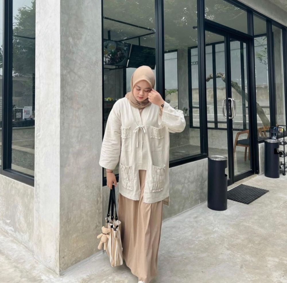 10 Pilihan Outfit Bernuansa Earth Tone ala Adzara Afifah, Estetik!