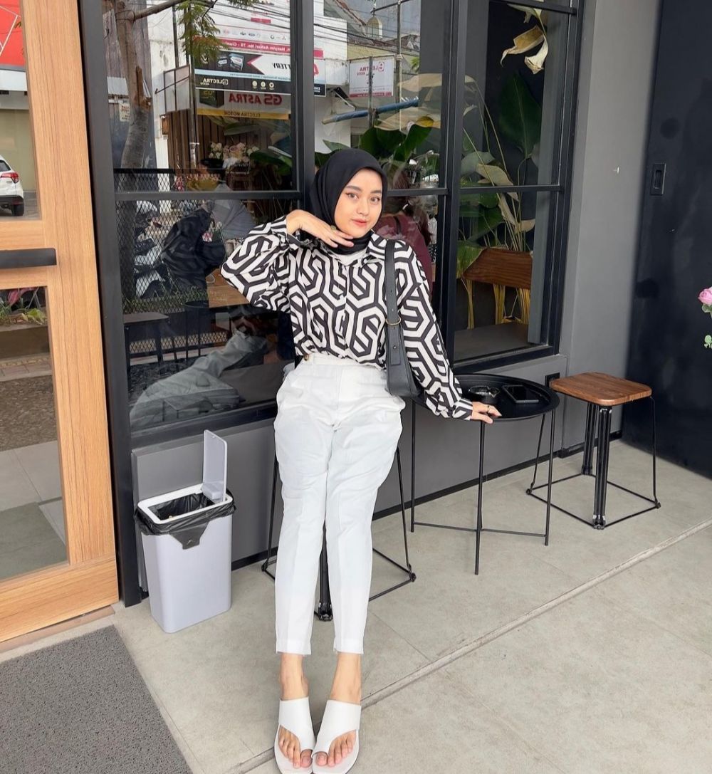 11 Style Monokrom Dewi Suci Rahayu, Looknya Stunning Abis!