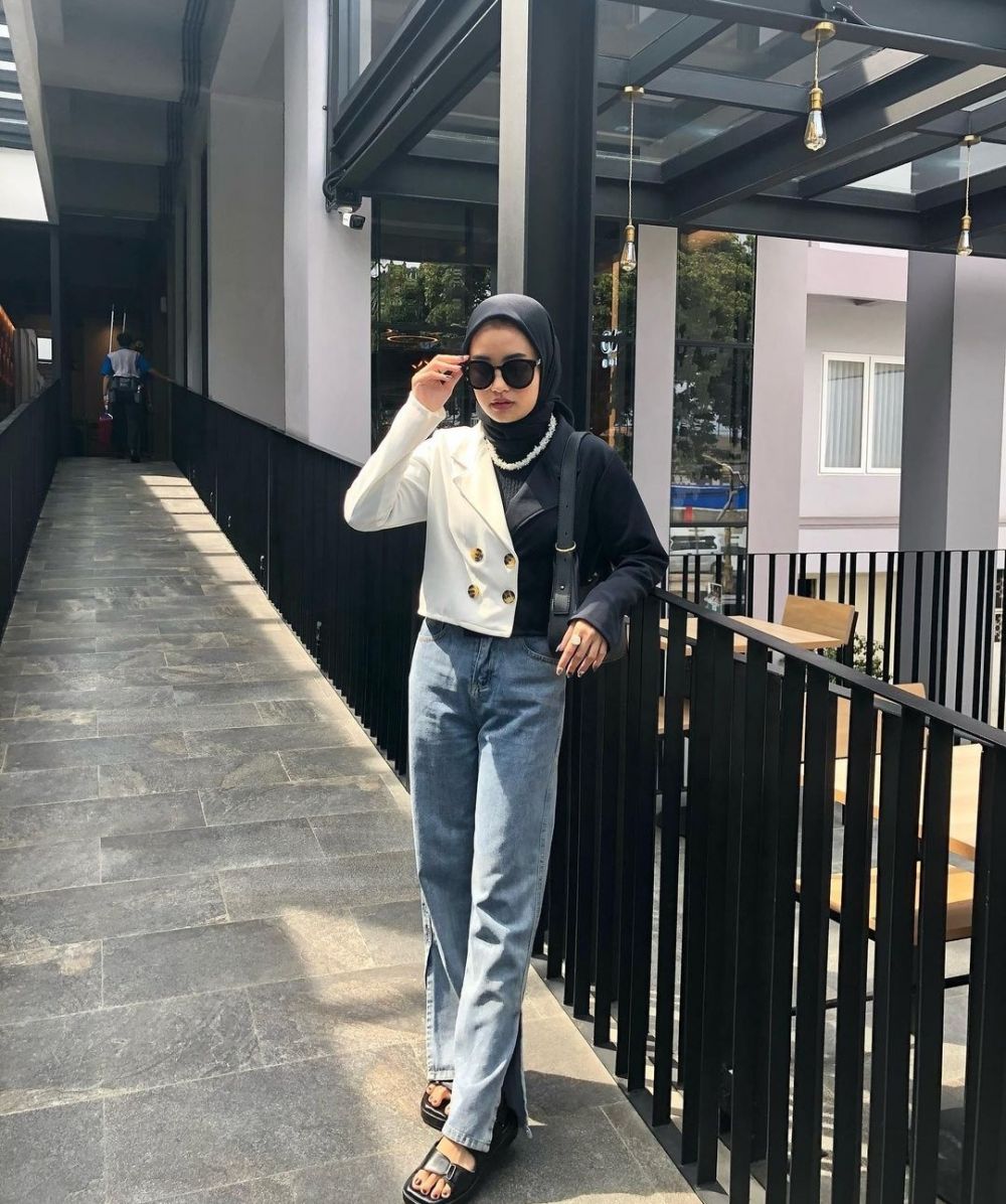 11 Style Monokrom Dewi Suci Rahayu, Looknya Stunning Abis!