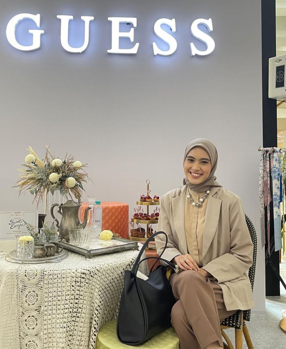 10 OOTD Hangout Tema Earth Tone ala Alifa Adelia, Warm Banget