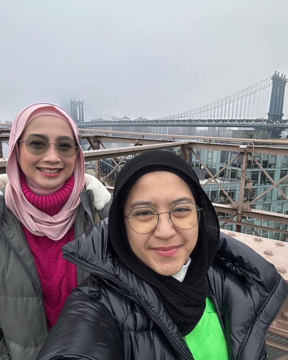 9 Potret Liburan Desy Ratnasari di New York, Bareng Anak!