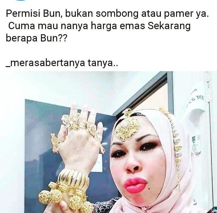 Emak-Emak Saat Pamer Perhiasan