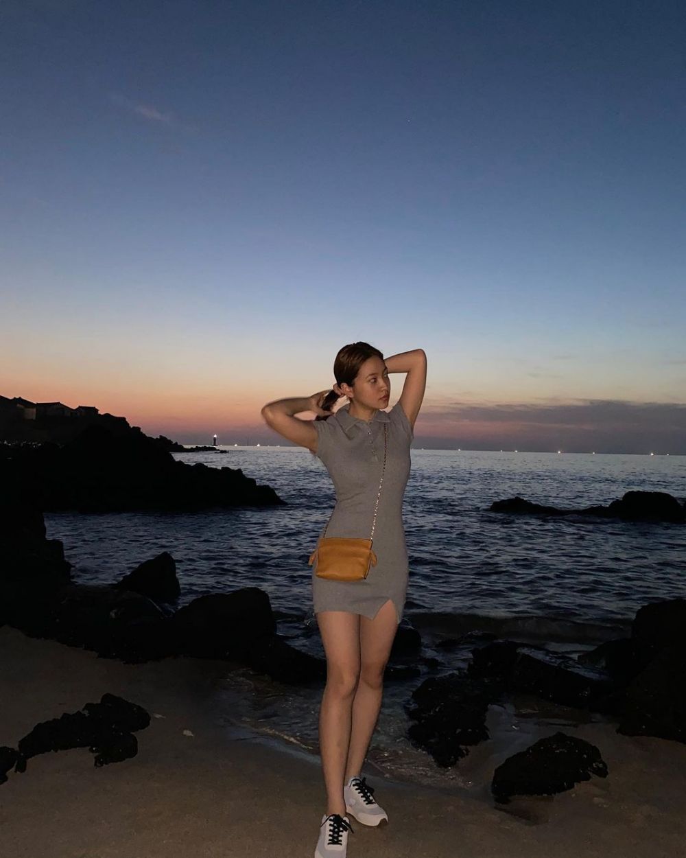 15 Ide Outfit Liburan ke Pantai ala Idol Cewek Korea, Catchy Abis