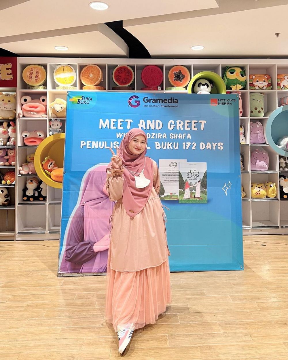 9 Ide Padu Padan Outfit Hijab dengan Tunik ala Nadzira Shafa, Trendi!