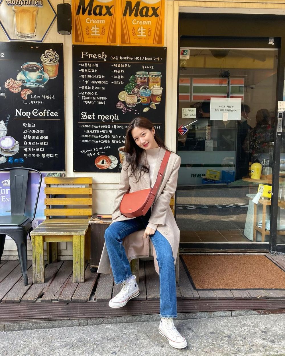 9 OOTD Casual ala Moon Ga Young, Pemain Drama The Interest of Love