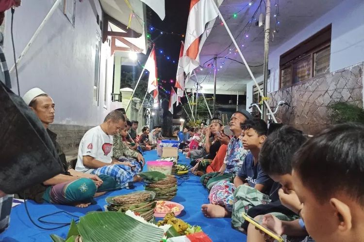 8 Urutan Selamatan Orang Meninggal dalam Tradisi Jawa  