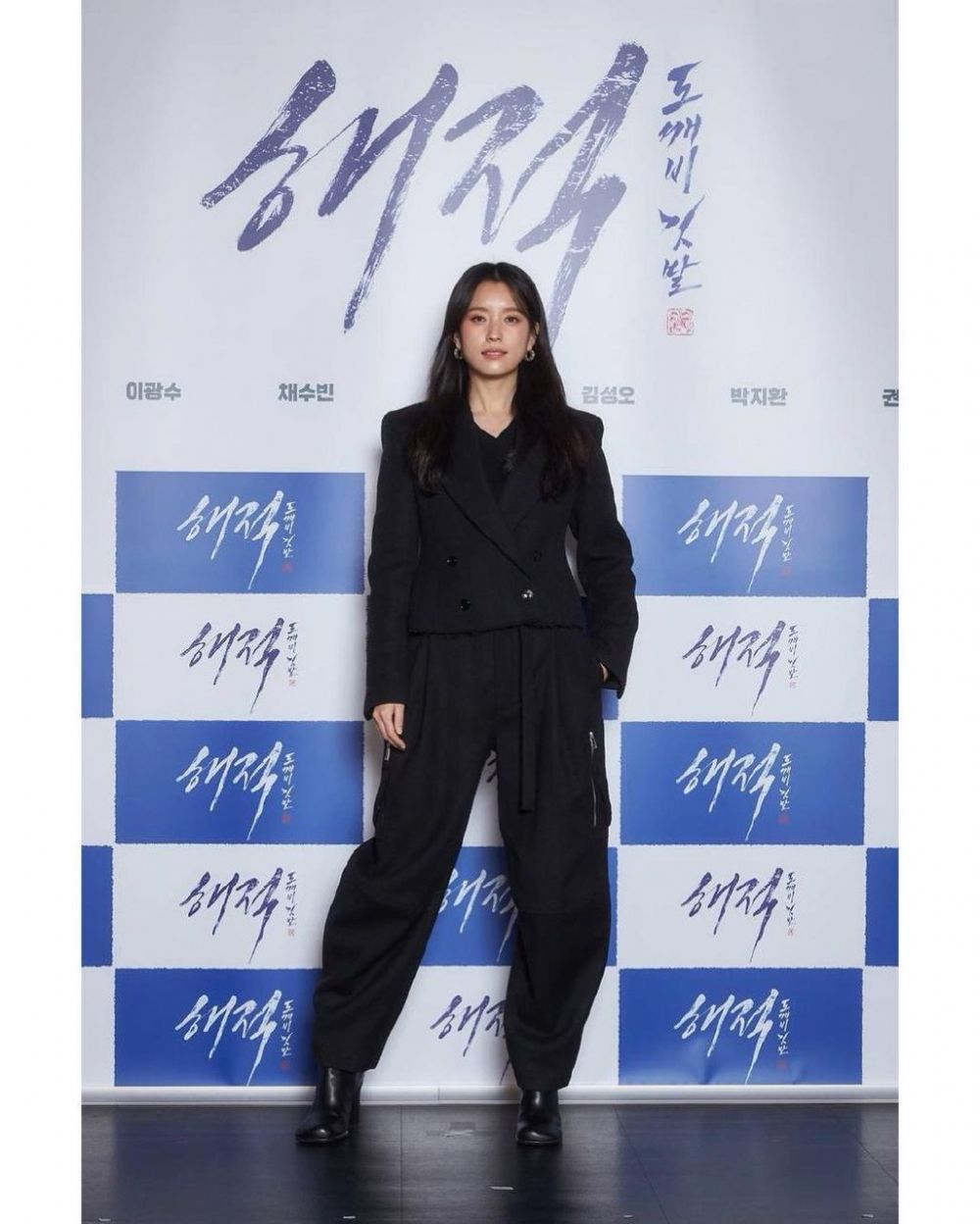 10 Inspirasi OOTD Han Hyo Joo, Simple tapi Trendi!