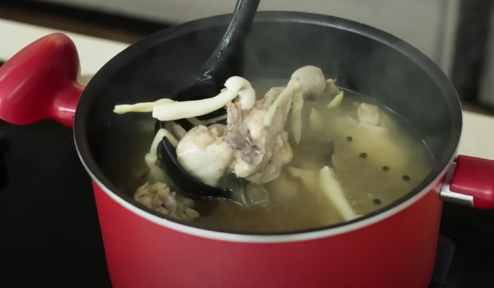 Resep Sup Ayam Air Kelapa, Hidangan Unk yang Seger dan Sehat