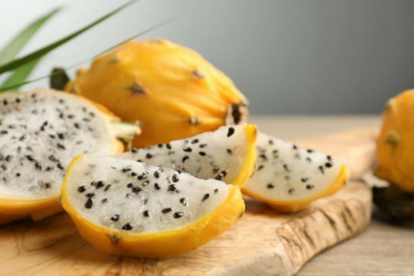 7 Fakta Menarik Buah Naga Kuning, Buah Langka yang Eksotis!