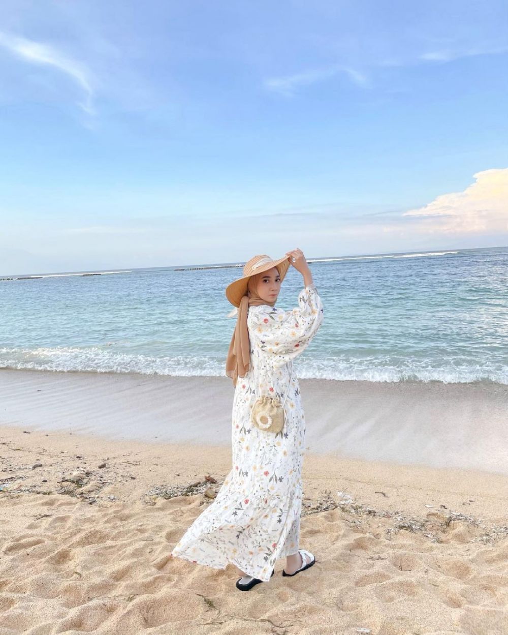 Ootd Hijab Ke Pantai Ala Richa Etika Ulhaq