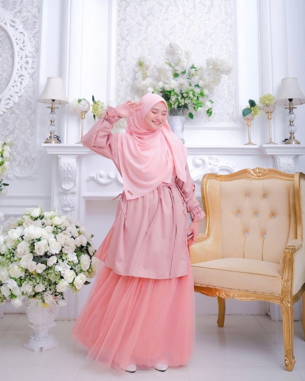 9 Ide Padu Padan Outfit Hijab dengan Tunik ala Nadzira Shafa, Trendi!