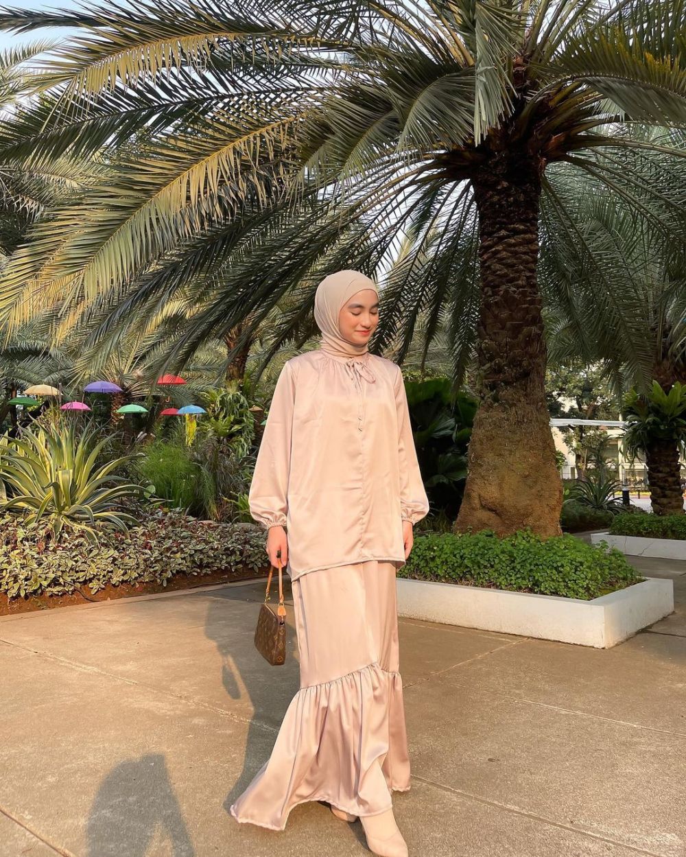 Ide Hijab Style One Set Ala Selebgram Olivia Finda, Kekinian