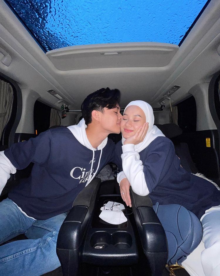 Inspirasi Outfit Couple ala Dinda Hauw dan Rey Mbayang, Keren!