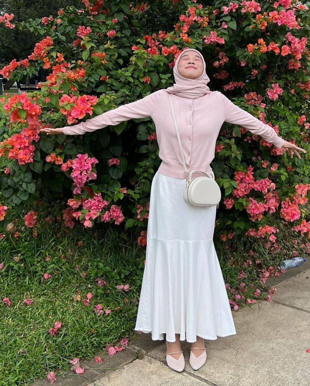 9 Ide Outfit Hijab Warna Pink Astri Ratnasari