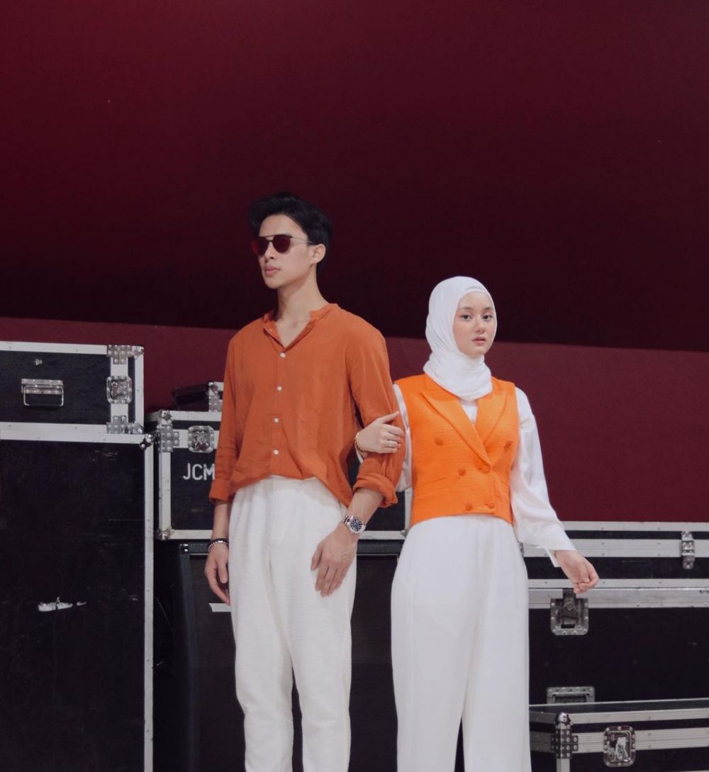 Inspirasi Outfit Couple ala Dinda Hauw dan Rey Mbayang, Keren!