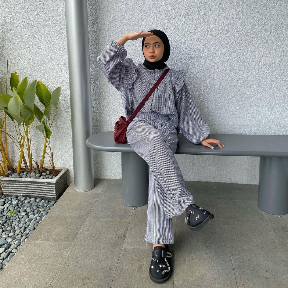 9 Ide Outfit One Set ala Maryam Nurul, Kasual dan Praktis