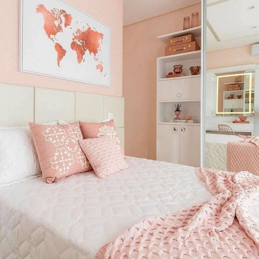 11 Inspirasi Kamar Tidur Bernuansa Pink Feminin Banget