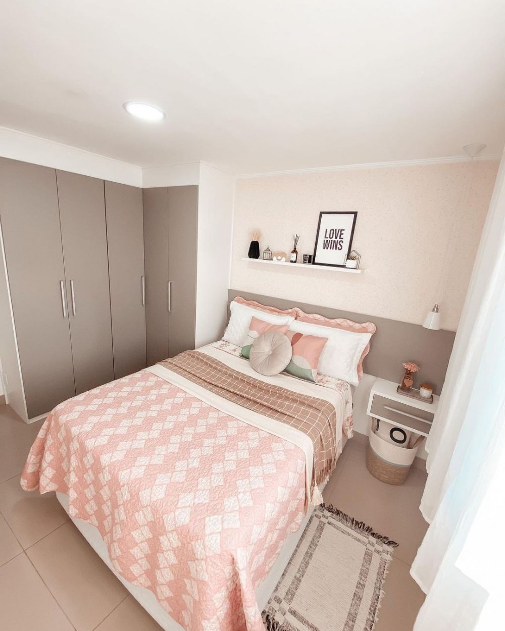10 Desain Kamar Tidur Nuansa Pastel yang Chic dan Minimalis