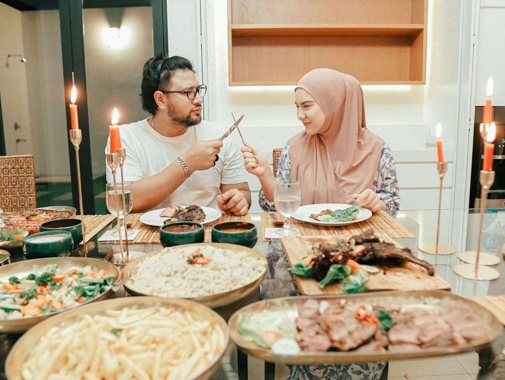 10 Pasangan Artis yang Dijodohkan Netizen, Ada yang Nikah