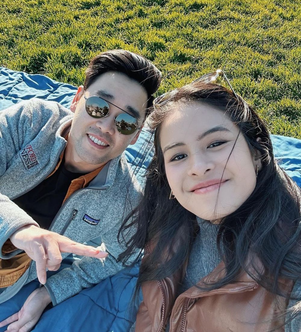 Tunda Momongan 10 Kemesraan Maudy Ayunda Dan Jesse Choi