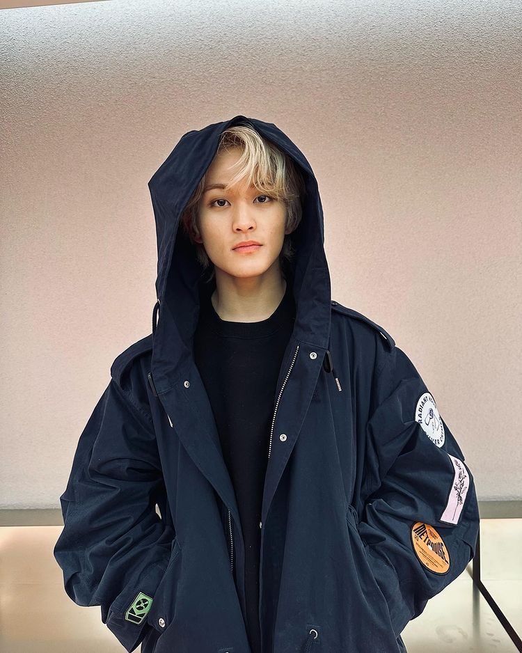 10 Potret Mark Lee Nct Dengan Rambut Gondrong Makin Naksir