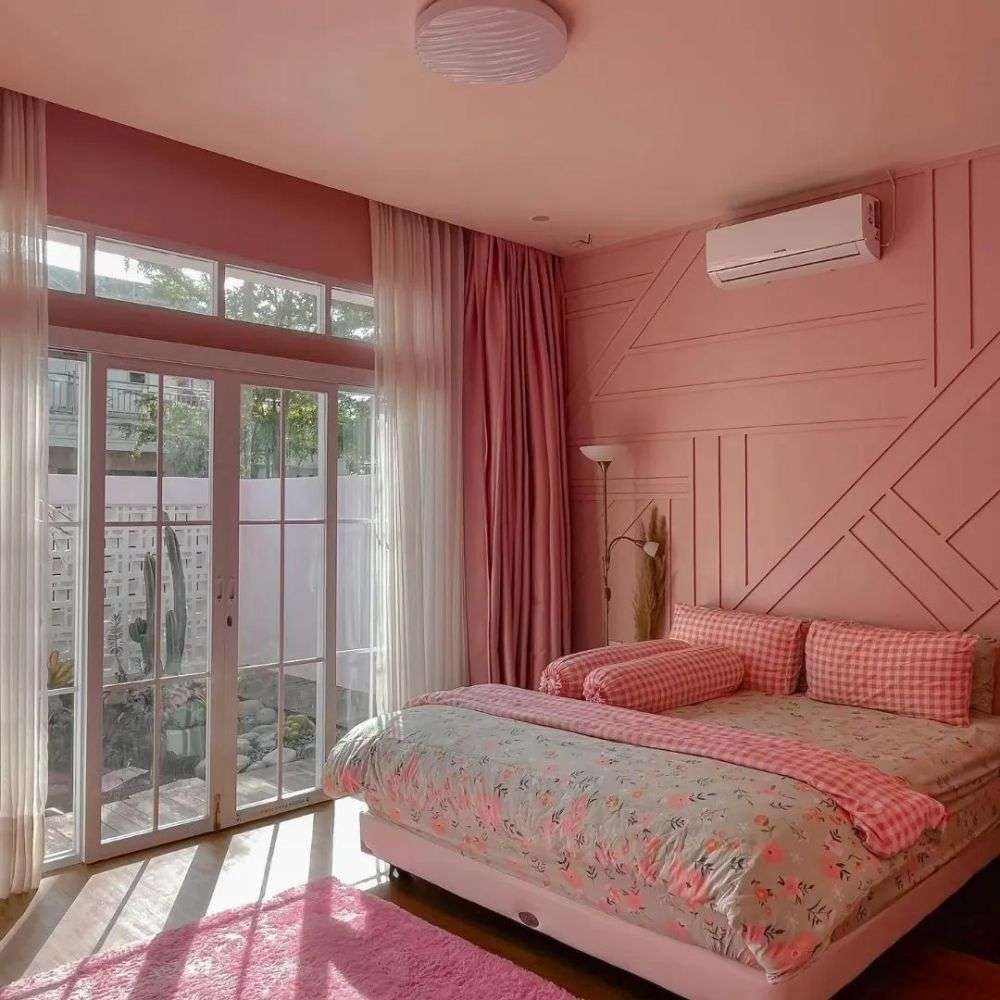 11 Inspirasi Kamar Tidur Bernuansa Pink Feminin Banget 8725