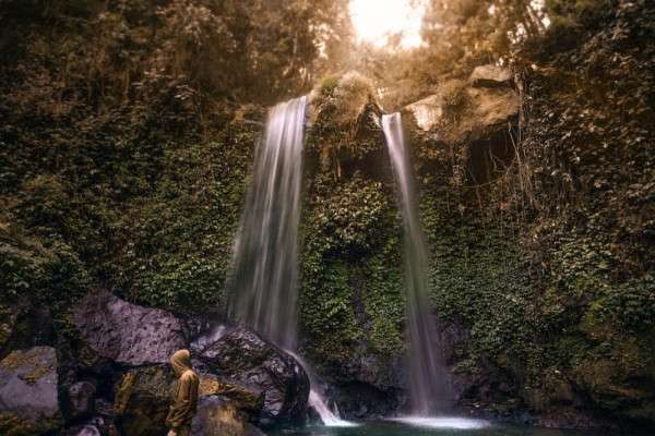 Air Terjun Grenjengan Kembar: Lokasi, Rute, Dan Harga