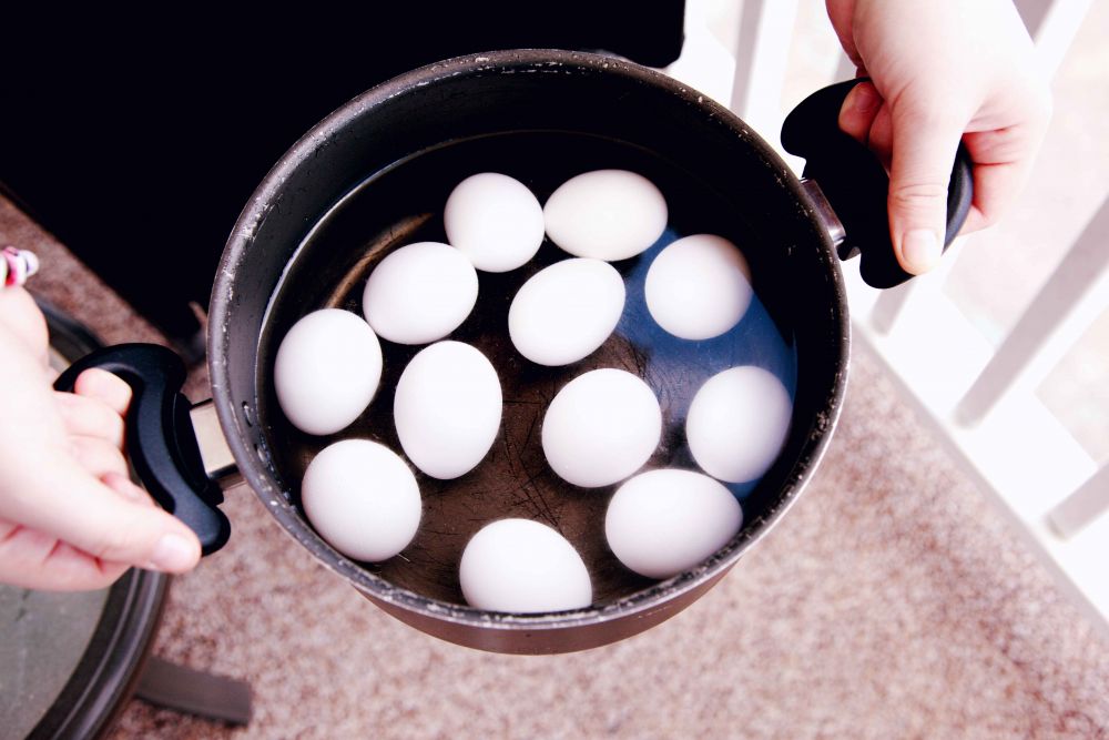 5 Tips Kupas Telur Rebus, Mulus Tanpa Bocel