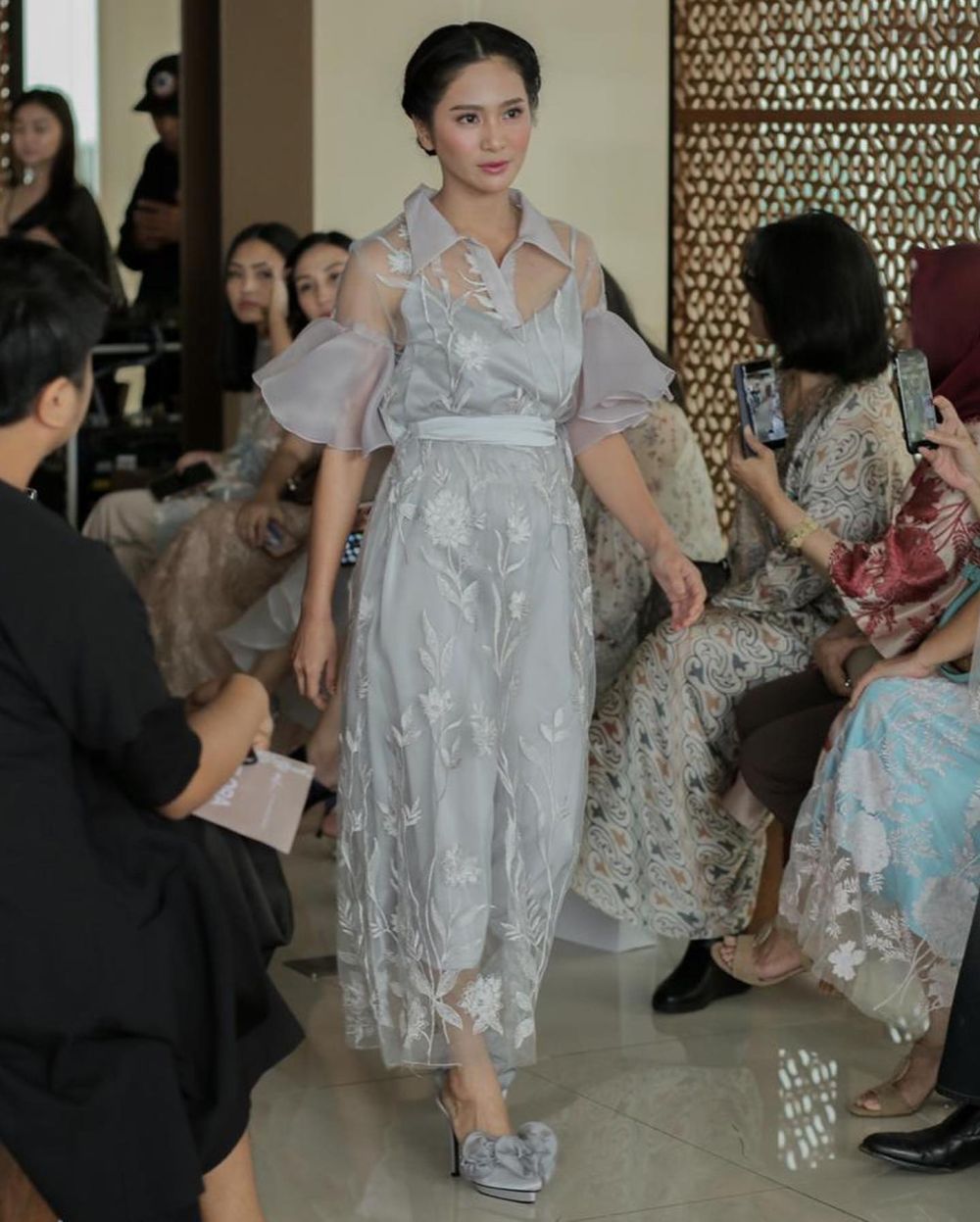 9 Koleksi Dress Pesta ala Bunga Zainal, Mewah dan Elegan