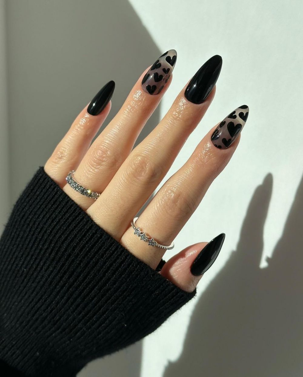 48 Inspirasi Desain Nail Art Tema Love yang Catchy tapi Simpel Lho