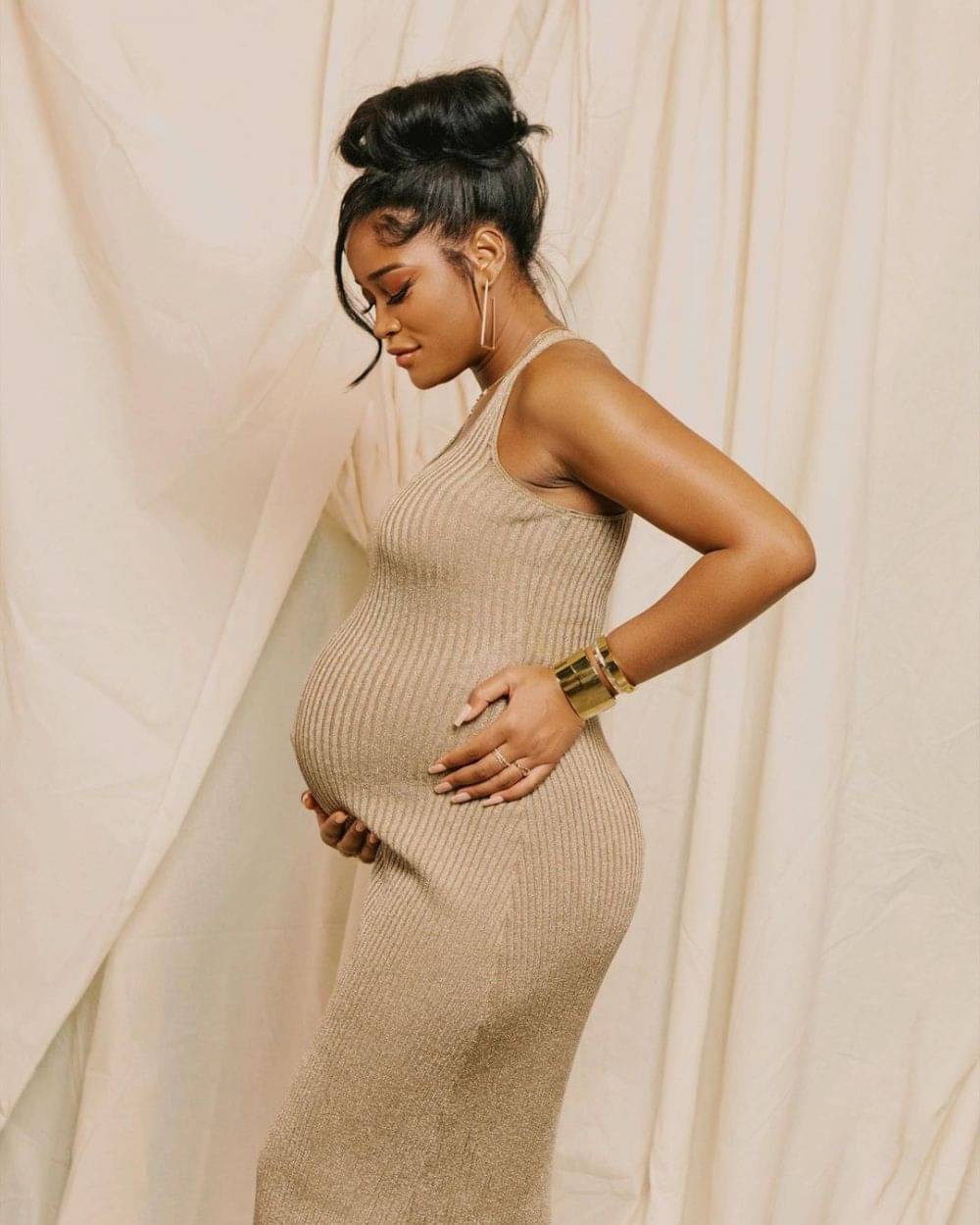 Hamil Anak Pertama, 9 Potret Keke Palmer Dengan Baby Bump