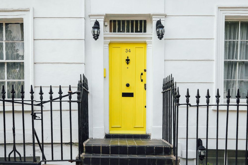 11 Inspirasi Model Pintu Rumah dari Desain Klasik hingga Modern